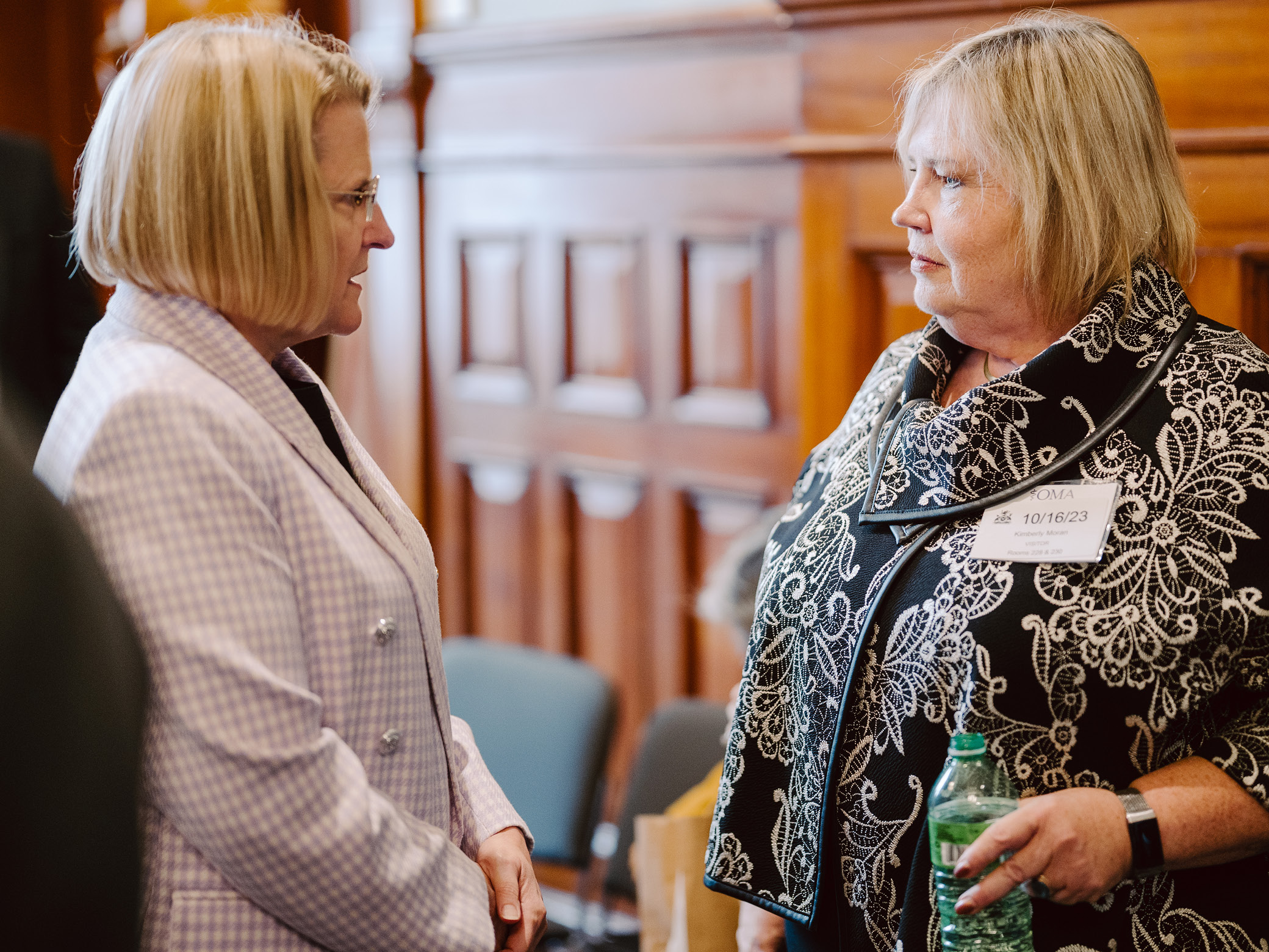 Health Minister Sylvia Jones and OMA CEO Kimberly Moran share a few words.